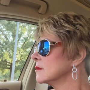 Meet your Posher, Linda